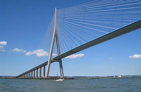 Le Pont de Normandie, un fabuleux trait d'union entre Passé et Présent © Jean-Claude Girard